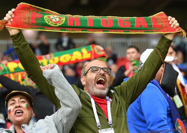 Португальские болельщики перед началом матча между сборными России и Португалии. - Sputnik Азербайджан