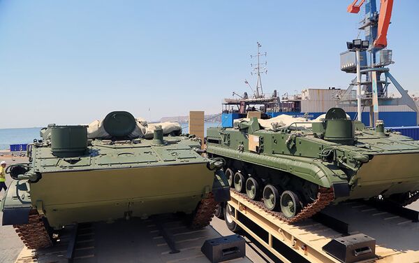 Rusiyadan alınan hərbi texnika Bakı limanına gətirilib - Sputnik Azərbaycan