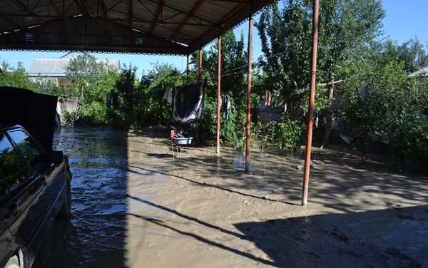 По мнению местных жителей, проблемы вызваны каналом, снабжающим водой село Хаварлы Евлахского района - Sputnik Азербайджан