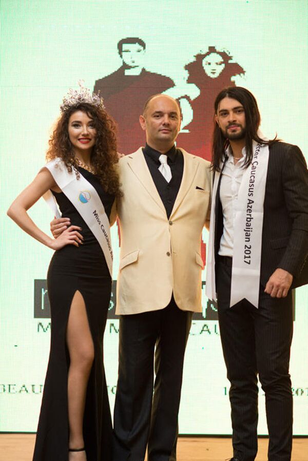 Победители Узель Каримова и Халыг Мухаммедзаде с президентом World Beauty Congress Замиром Гусейновым (в центре) - Sputnik Азербайджан