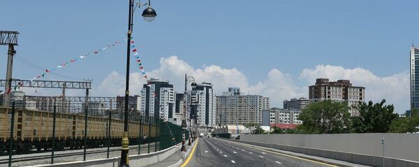 Президент Ильхам Алиев принял участие в открытии новой дороги в Баку Президент Ильхам Алиев принял участие в открытии новой дороги в Баку - Sputnik Азербайджан
