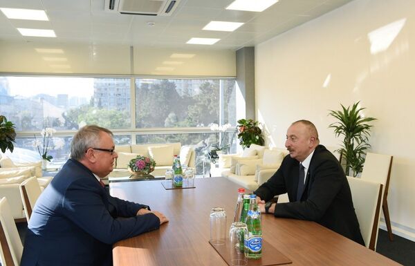 Президент Ильхам Алиев принял президента, председателя правления Банка ВТБ Президент Ильхам Алиев принял президента, председателя правления Банка ВТБ - Sputnik Азербайджан