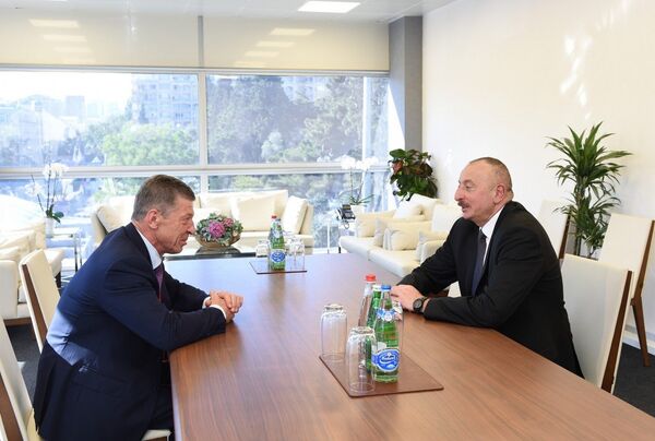 Президент Азербайджана Ильхам Алиев принял заместителя премьер-министра России Президент Азербайджана Ильхам Алиев принял заместителя премьер-министра России - Sputnik Азербайджан