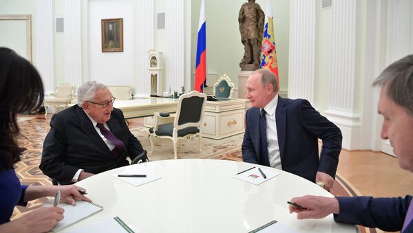 Vladimir Putin və Henri Kissincerin görüşü - Sputnik Azərbaycan