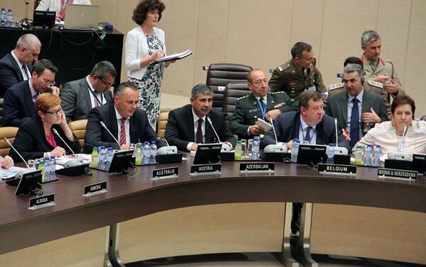 Министр обороны Азербайджана генерал-полковник Закир Гасанов принял  участие в заседании НАТО - Sputnik Азербайджан