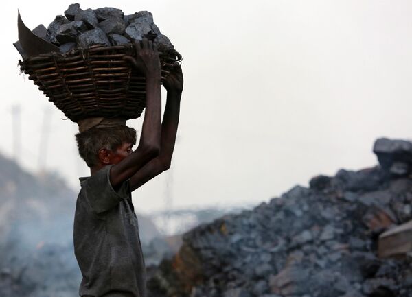 Работник шахты в Индии - Sputnik Азербайджан