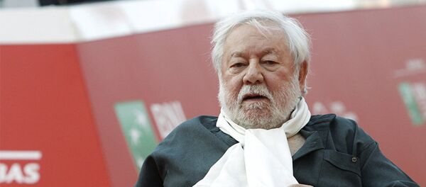Итальянский комедийный актер, режиссер и сценарист Паоло Вилладжо, фото из архива Итальянский комедийный актер, режиссер и сценарист Паоло Вилладжо, фото из архива - Sputnik Азербайджан