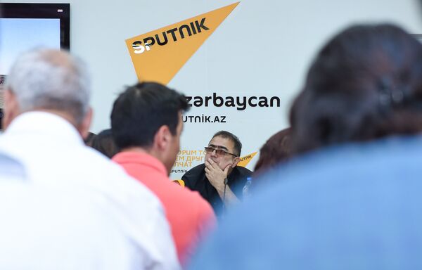 Пресс-конференция на тему Опасность утраты национальных ценностей беженцами и временными переселенцами и роль медиа - Sputnik Азербайджан