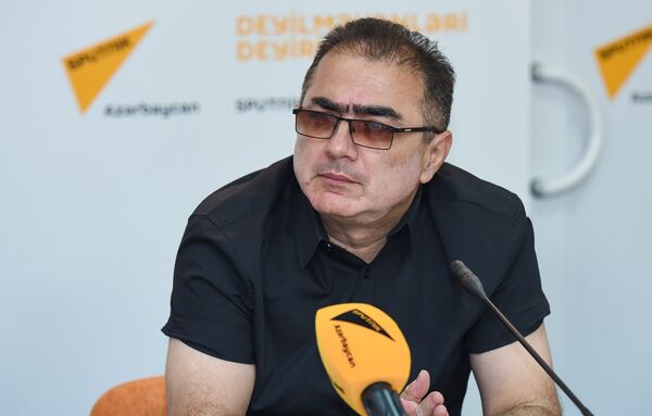 Публицист Ильгар Расул Публицист Ильгар Расул - Sputnik Азербайджан
