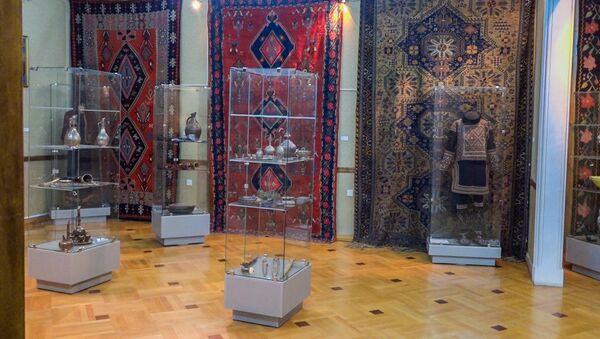 Азербайджанские ковры удивляли красотой посетителей выставки в Тбилиси - Sputnik Азербайджан