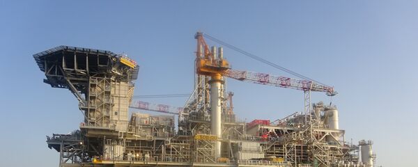 Платформа по добыче нефти в Каспийском море, архивное фото - Sputnik Азербайджан