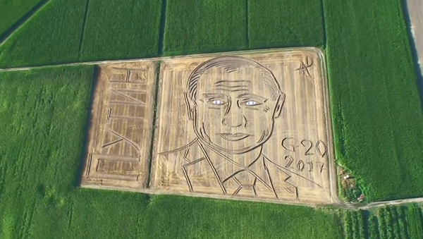 Итальянский фермер нарисовал портрет Путина на поле - Sputnik Азербайджан