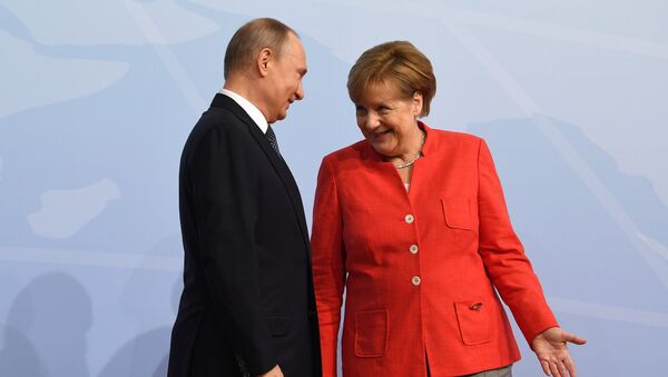 Almaniya kansleri Angela Merkel və Vladimir Putin - Sputnik Azərbaycan