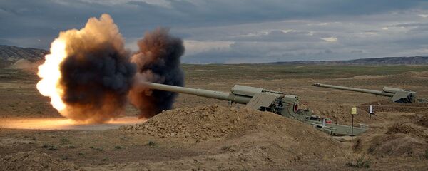 Учения по боевой стрельбе артиллерийских войск ВС Азербайджана, фото из архива Учения по боевой стрельбе артиллерийских войск ВС Азербайджана, фото из архива - Sputnik Азербайджан