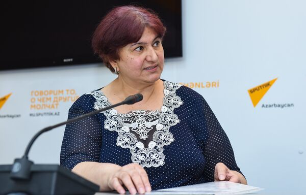 Азербайджанская писательница Гюльшан Тофикгызы в редакции агентства Sputnik Азербайджан Азербайджанская писательница Гюльшан Тофикгызы в редакции агентства Sputnik Азербайджан - Sputnik Азербайджан