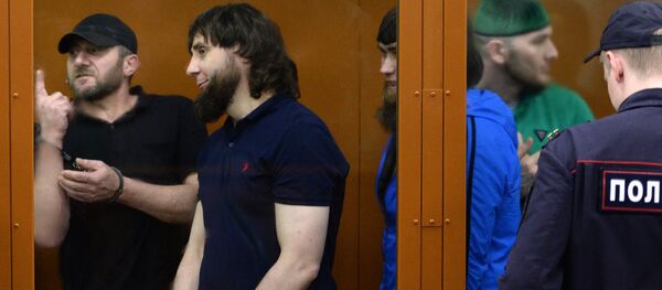 Слева направо: Хамзат Бахаев, Заур Дадаев, Анзор Губашев и Шадид Губашев, обвиняемые по делу об убийстве политика Бориса Немцова, во время оглашения приговора в Московском окружном военном суде - Sputnik Азербайджан