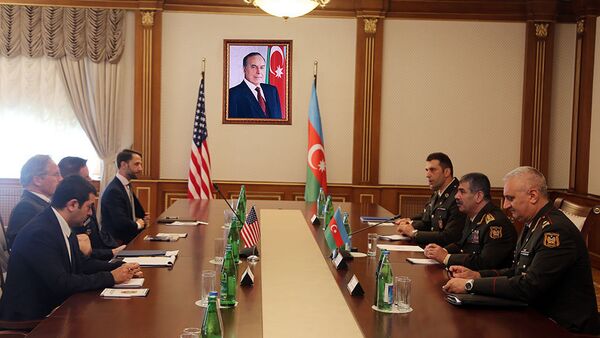Министру обороны Азербайджана представлен новый военный атташе США - Sputnik Азербайджан