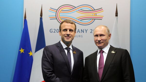 Vladimir Putin və Emmanuel Makron, arxiv şəkli - Sputnik Azərbaycan