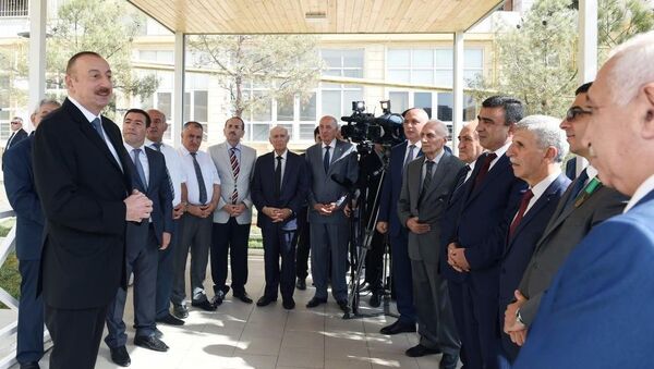 Президент Ильхам Алиев ознакомился с условиями, созданными в новом парке в Баку - Sputnik Azərbaycan