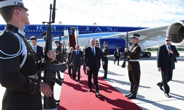 Президент Азербайджана Ильхам Алиев прибыл с официальным визитом в Латвию Президент Азербайджана Ильхам Алиев прибыл с официальным визитом в Латвию - Sputnik Азербайджан