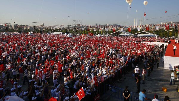 CHP lideri Kamal Kılıçdaroğlu tərəfdarlarının mitinqi, İstanbul, 9 iyul 2017-ci il - Sputnik Azərbaycan