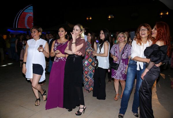 Летняя вечеринка в отеле Excelsior Hotel & Spa Baku - Sputnik Азербайджан