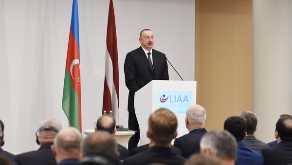 Выступление президента Азербайджана Ильхама Алиева  в ходе азербайджано-латвийского бизнес-форума - Sputnik Азербайджан