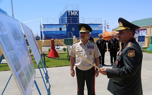 Министр обороны проверил уровень боеготовности личного состава в Учебно-тренировочном комплексе ВМС - Sputnik Азербайджан