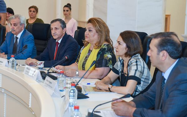 Конференция Проблемы семьи, женщин и детей в современных СМИ - Sputnik Азербайджан