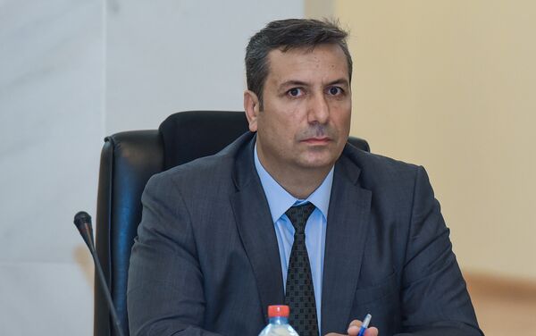 Заместитель председателя Совета прессы Мушвиг Алескерли - Sputnik Азербайджан