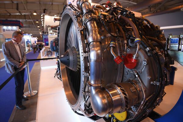 Турбовентиляторный двигатель со смешением потоков PowerJet SaM146 (СМ146) на Международном авиационно-космическом салоне МАКС-2017 в Жуковском Турбовентиляторный двигатель со смешением потоков PowerJet SaM146 (СМ146) на Международном авиационно-космическом салоне МАКС-2017 в Жуковском - Sputnik Азербайджан
