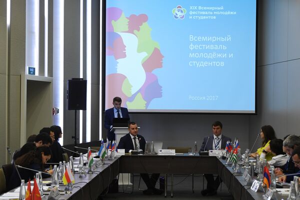 Участники презентации XIX Всемирного Фестиваля молодежи и студентов в Москве Участники презентации XIX Всемирного Фестиваля молодежи и студентов в Москве - Sputnik Азербайджан