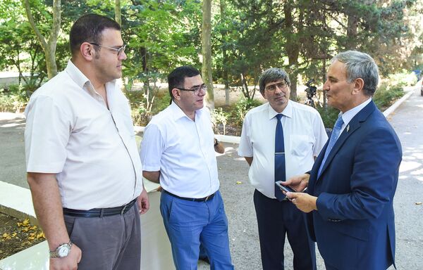 Сотрудники Sputnik Азербайджан и члены Совета прессы посетили памятник Гасан беку Зардаби - Sputnik Азербайджан