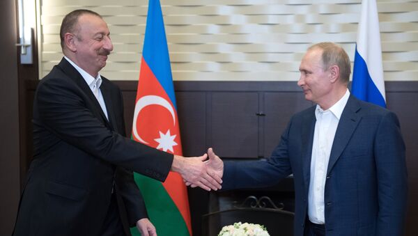 Президент РФ Владимир Путин и президент Азербайджана Ильхам Алиев во время встречи, 21 июля 2017 года - Sputnik Азербайджан