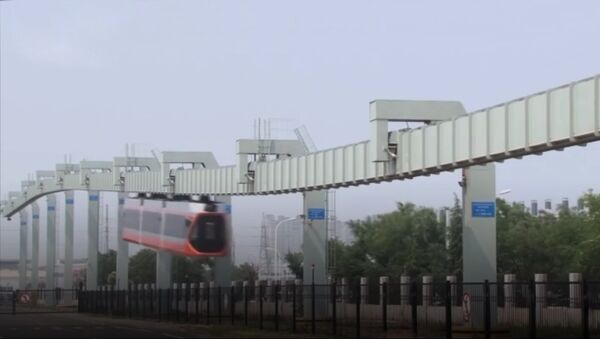 Тестовая эксплуатация железнодорожной ветки для самого быстрого в Китае подвесного поезда - Sputnik Азербайджан