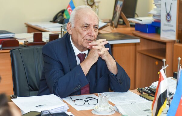 Директор института, депутат Милли Меджлиса Ягуб Махмудов Директор института, депутат Милли Меджлиса Ягуб Махмудов - Sputnik Азербайджан