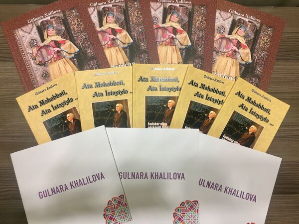 Гюльнара Халилова выпустила книгу Azərbaycan musiqi qruplarının geyım ənənələri (Традиции одежды азербайджанских музыкальных групп) Гюльнара Халилова выпустила книгу Azərbaycan musiqi qruplarının geyım ənənələri (Традиции одежды азербайджанских музыкальных групп) - Sputnik Азербайджан