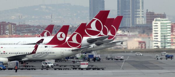 Самолеты авиакомпании Turkish Airlines в Стамбульском аэропорту имени Ататюрка Самолеты авиакомпании Turkish Airlines в Стамбульском аэропорту имени Ататюрка - Sputnik Азербайджан