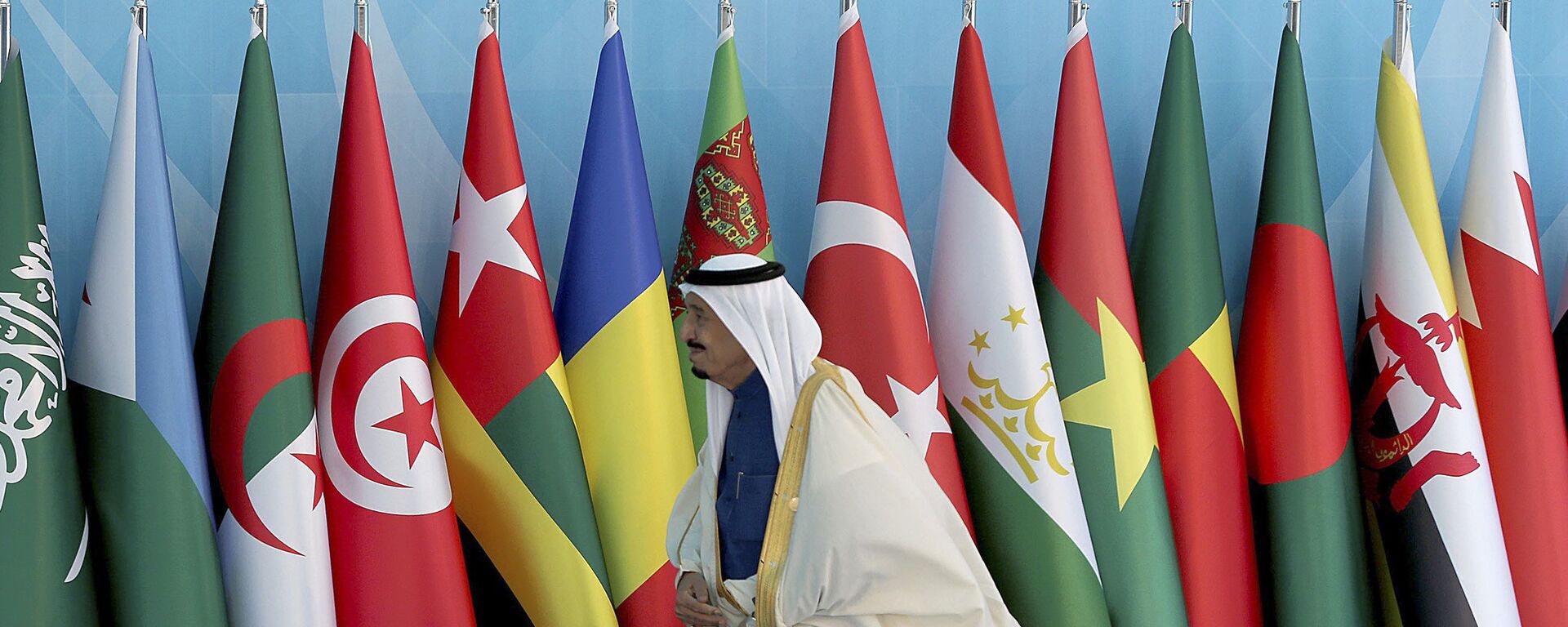 Флаги стран ОИС во время саммита в Стамбуле, 14 апреля 2016 года - Sputnik Азербайджан, 1920, 08.04.2021