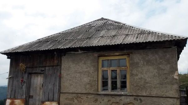 Подвергшиеся обстрелу дома в селе Гаралар Товузского района Азербайджана, архивное фото - Sputnik Азербайджан