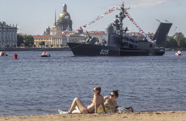 Репетиция парада ко Дню ВМФ России в Санкт-Петербурге - Sputnik Азербайджан