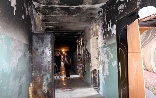 Общежитие в Наримановском районе Баку, где четвертого июля произошел пожар - Sputnik Азербайджан