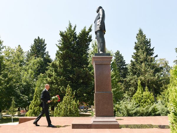 Президент Азербайджана Ильхам Алиев прибыл в Загатальский район Президент Азербайджана Ильхам Алиев прибыл в Загатальский район - Sputnik Азербайджан