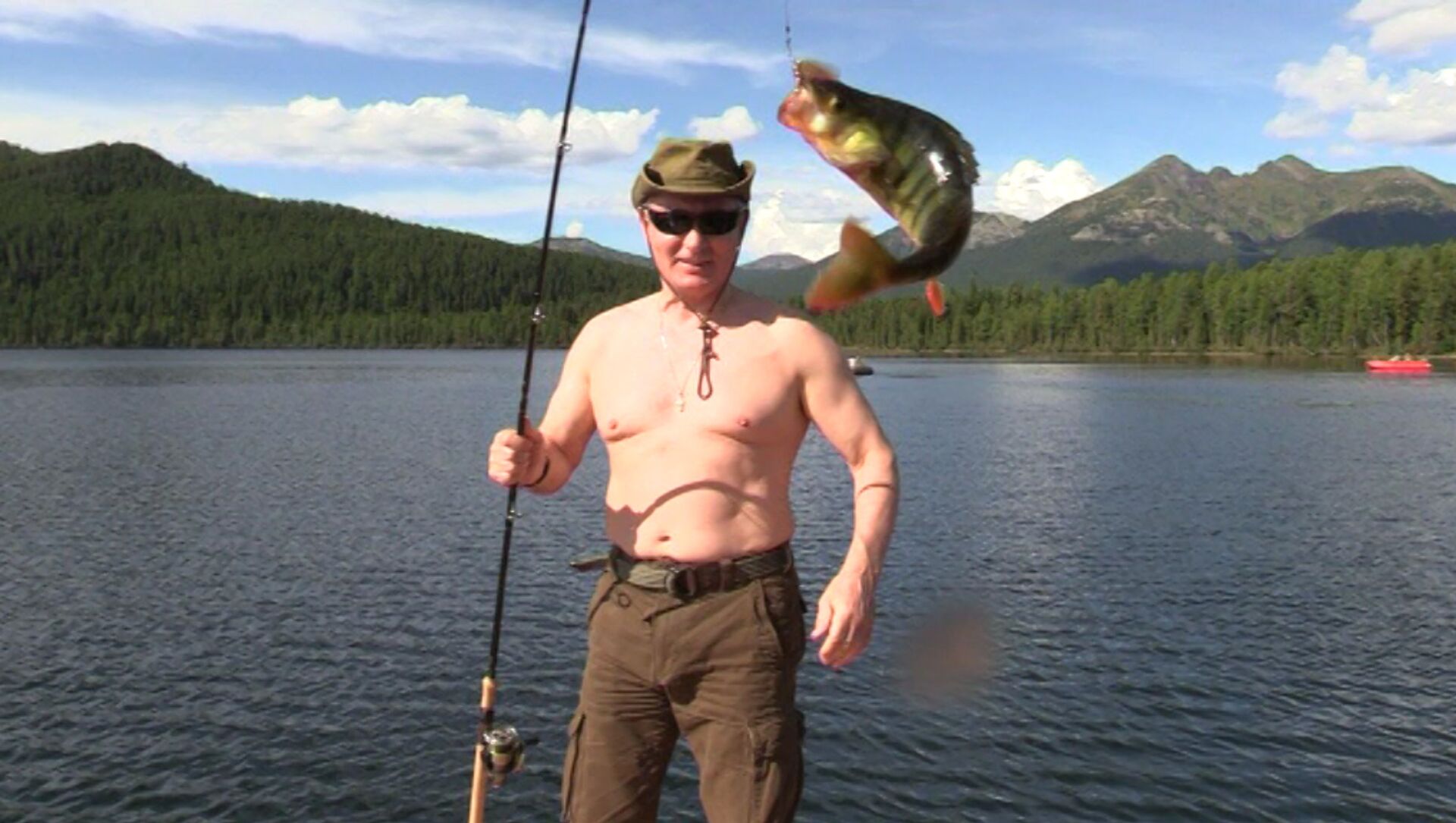 Путин рыбачит