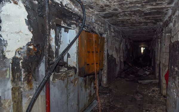 Последствия пожара в здании общежития в восьмом микрорайоне Сумгайыта - Sputnik Азербайджан