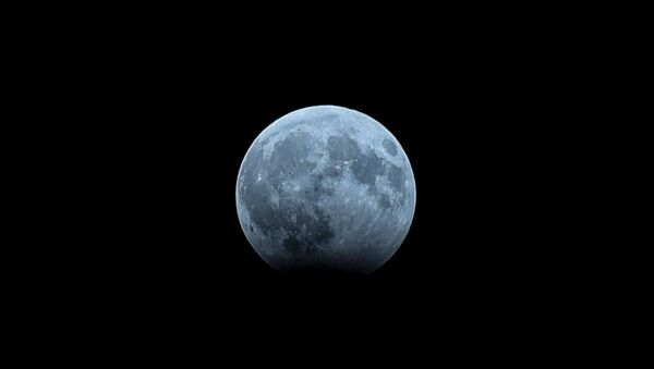 Фаза лунного затмения, наблюдаемая в Баку - Sputnik Азербайджан