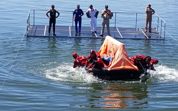 Состязание по использованию спасательных средств второго этапа конкурса Кубок моря - 2017 - Sputnik Азербайджан