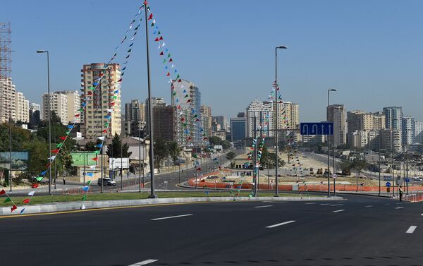 Ильхам Алиев принял участие в открытии новых дорог в Ясамальском районе Баку - Sputnik Азербайджан