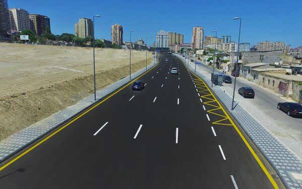 Ильхам Алиев принял участие в открытии новых дорог в Ясамальском районе Баку - Sputnik Азербайджан