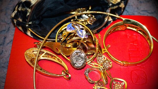 Золотые украшения, фото из архива - Sputnik Azərbaycan